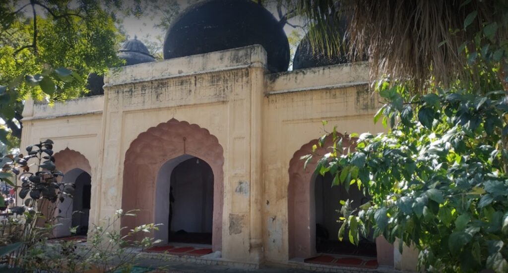 qutub Minar Masjid Namaz ASI